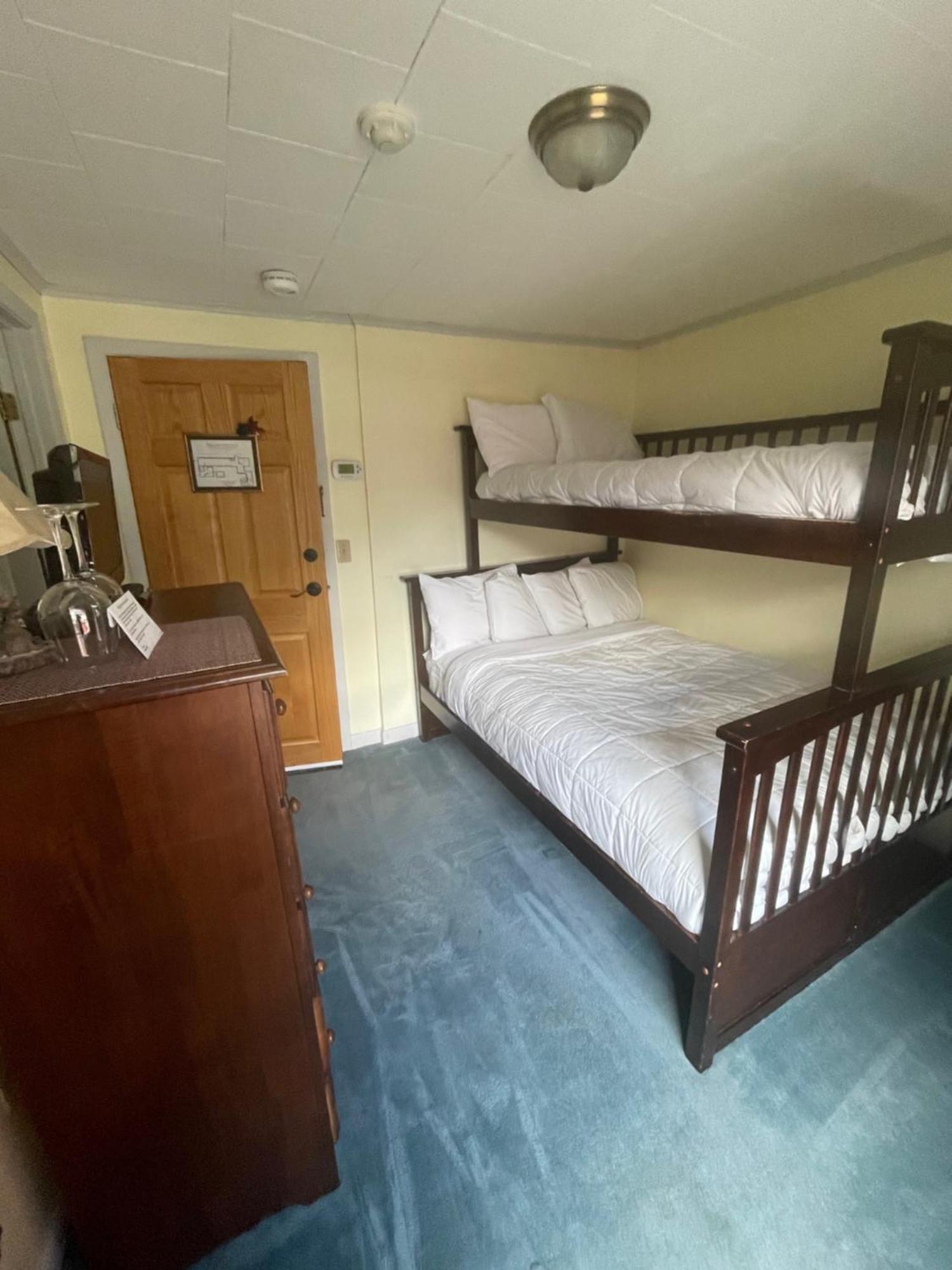 The Vermont Inn Mendon Ngoại thất bức ảnh