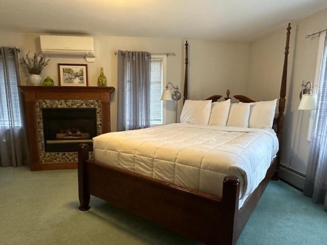 The Vermont Inn Mendon Ngoại thất bức ảnh