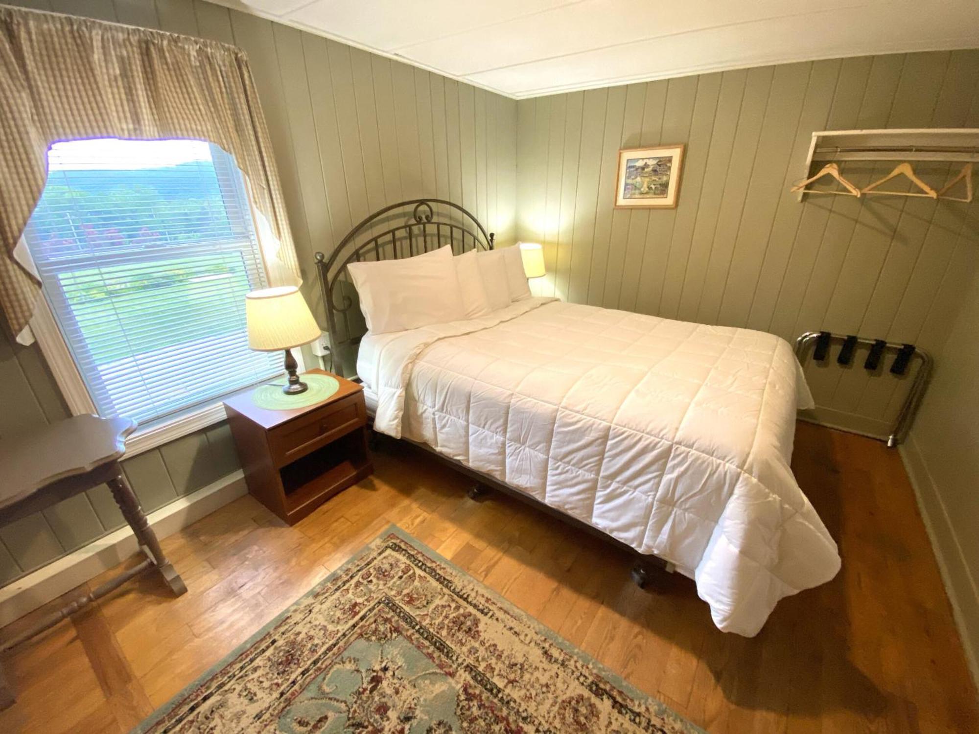 The Vermont Inn Mendon Ngoại thất bức ảnh