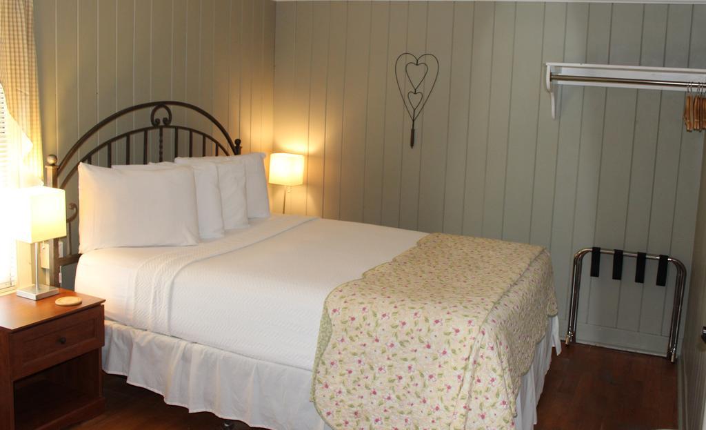 The Vermont Inn Mendon Ngoại thất bức ảnh