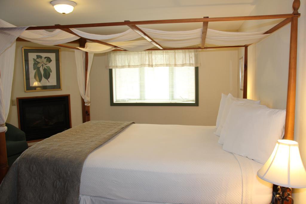 The Vermont Inn Mendon Ngoại thất bức ảnh