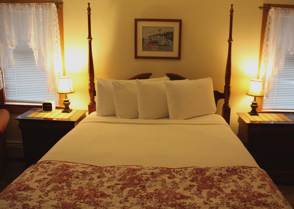 The Vermont Inn Mendon Ngoại thất bức ảnh